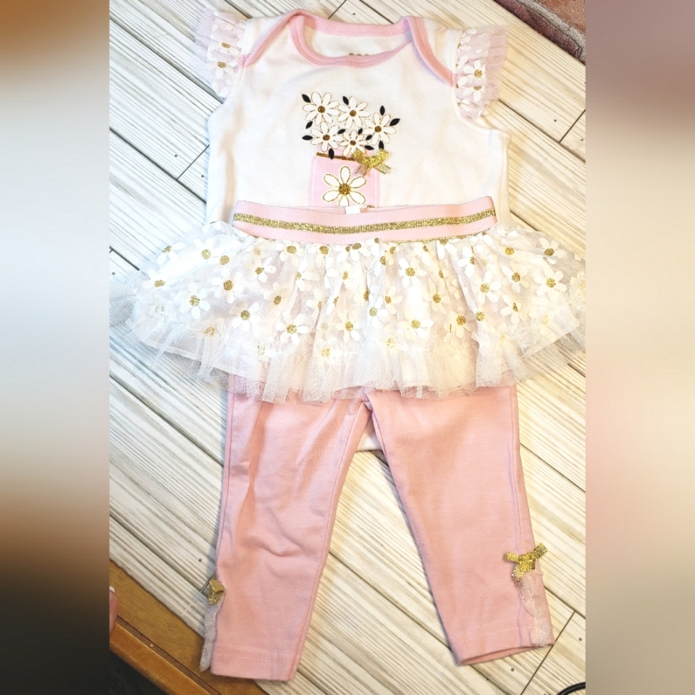 DDG Darlings 2-pc "So Cute" pink/white outfit with gold accents size 0-3 month